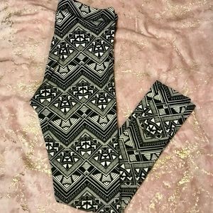 PINK Victoria’s Secret Aztec Leggings🖤